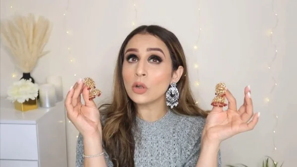 Women's Kundan Jhumka Earrings
